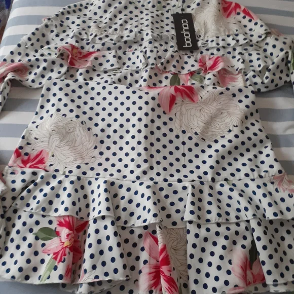 Boohoo flower and Polka dot dress - Picture 3 of 8